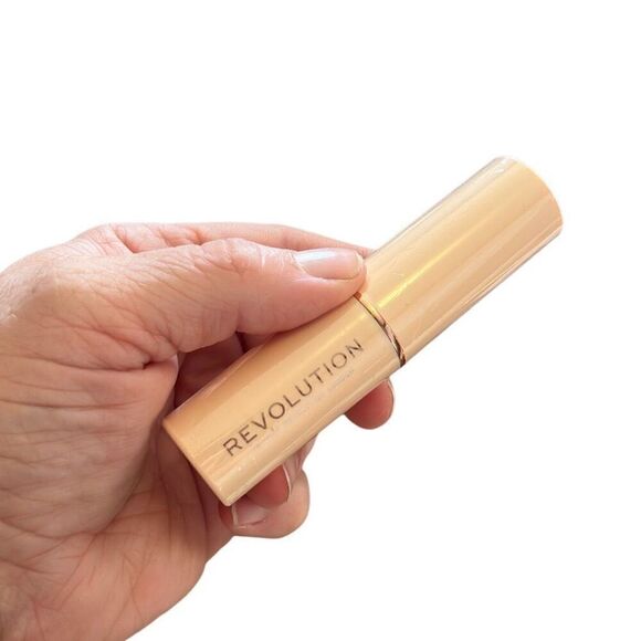 Makeup‎ Revolution Fast Base Foundation Stick F17 - Picture 1 of 4